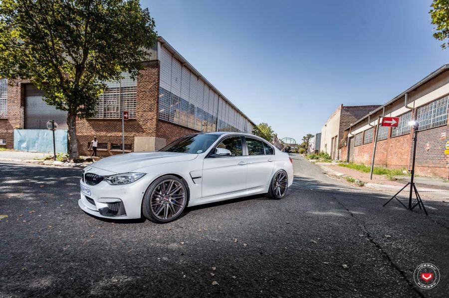  BMW M3 Sedan on Vossen Wheels (VPS-307T) 2018 года  (фото 1 из 22)